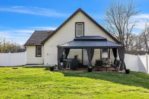 Image of Serene Corner Cottage With Hot Tub 3 Bedroom Home
