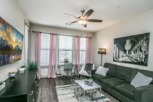 Image of Rooftop Pool, Views, Close to Shops & Dining C4427