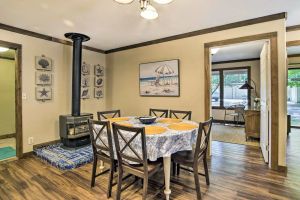 Image of Coos Bay Cottage with Fireplace and BBQ Patio!