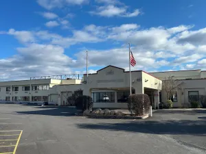Image of Hilltop Inn & Suites