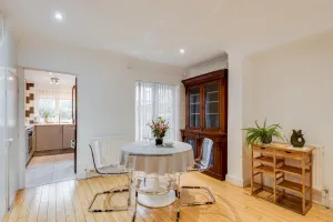 Image of Bright & Spacious 2-Bedroom Jericho House