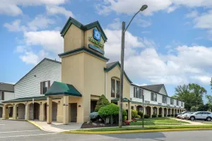 Image of SureStay Hotel by Best Western East Brunswick