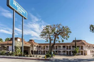 Image of Rodeway Inn Magic Mountain Area
