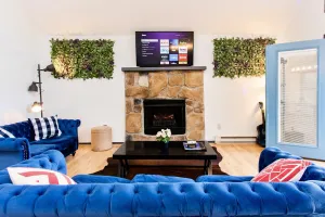 Image of Gorgeous 4BR Home with Hot Tub,Pool& Sauna