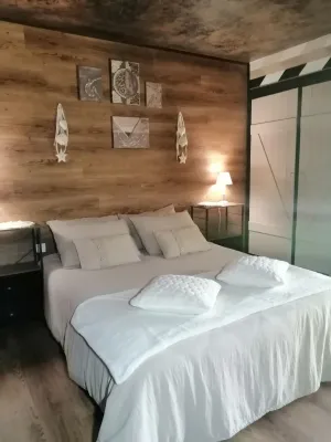 Image of LAPAUSEDEGOUT piscine chambres climatisées jacuzzi terrasse