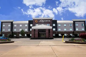 Image of La Quinta Inn & Suits by Wyndham Pontoon Beach IL