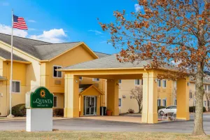 Image of La Quinta Inn & Suites by Wyndham Frankfort