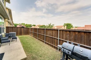 Image of Pet-friendly Irving Townhome w/ Patio + Grill!