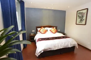 Image of Wenjun Courtyard Hotel ---5 mins walk from Tonghuimen metro station, near Tianfu square, close by culture park and Sichuan opera house, English speaking service, local tours