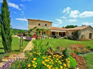 Image of Les Chenes Rouges