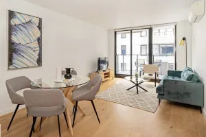 Image of Idyllic 1-Bed Near Popular Shopping Streets