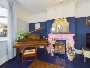 Image of 2 Bed Apartment- Leigh Broadway