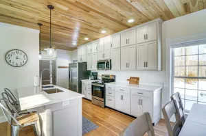 Image of Dale Hollow Cottage w/ Covered Porch & Lake Views!