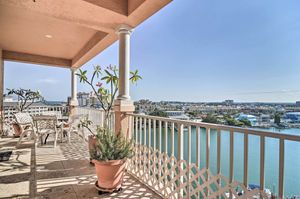 Image of 8th Floor Penthouse, Walk to Clearwater Beach