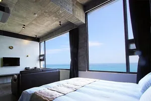 Image of 窗外的海 - 海洋公園旁