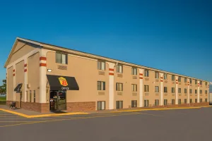 Image of Super 8 by Wyndham Lincoln West