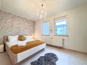 Image of Modern Comfort 2 bedroom Apt w balcony&parking-Mam1