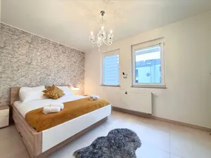 Image of Modern Comfort 2 bedroom Apt w balcony&parking-Mam1