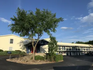 Image of Scottish Inns Motel - Osage Beach