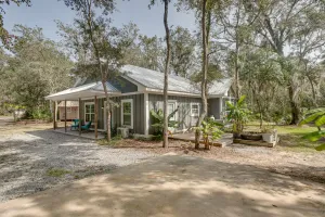 Image of Charming Darien Hideaway w/ Porch, Near Downtown!