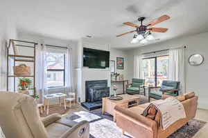 Image of Modern Kanab Home Fire Pit, Red Rock Views!