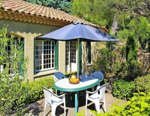 Image of Pretty and Charming Vacation Home With Castle Character, Salon-de-provence