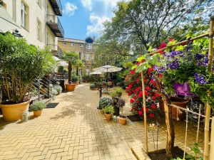 Image of Garden Living - Boutique Hotel
