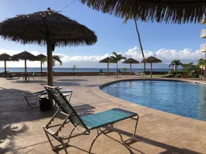 Image of Oceanfront Studio with AC, Gym & Pool - Kahana Gem!