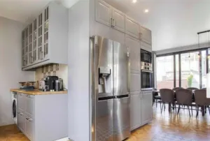Image of House for 18 people with cinema Place Morny