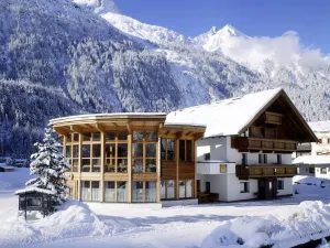 Image of Sunlit Apartment near Ski Area in Längenfeld