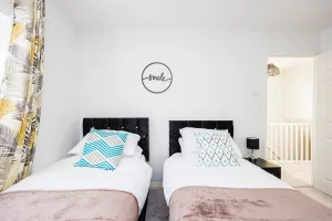 Image of Newly Refurbished Charming 3-bed House in Barking