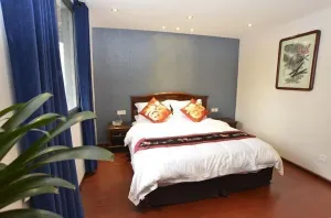 Image of Wenjun Courtyard Hotel---3mins walk from Subway Station ,near Tianfu Square, English speaking ,Tour Servcie