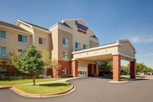 Image of Fairfield Inn & Suites by Marriott Detroit Metro Airport Romulus