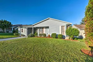 Image of Lovely Lady Lake Home with Resort Amenities and Lanai!