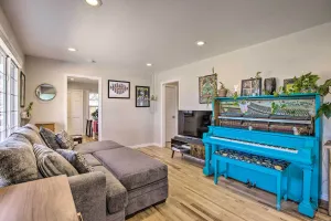 Image of Centrally Located Aurora Home w/ Covered Patio