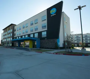 Image of Tru by Hilton The Colony Dallas