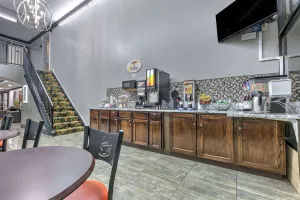 Image of Super 8 by Wyndham Grand Prairie North