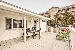 Image of No-Frills Hampton Cottage - Steps to Beach!