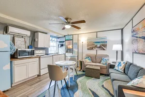 Image of Fort Walton Beach Studio: Shared Pool & Beach Bar!