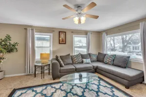 Image of Lovely PET FRIENDLY three bedroom in desirable Urbandale Location! home
