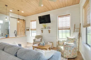 Image of 4-acre Plot: Farmhouse-chic Retreat in Forest!
