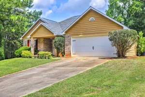Image of Charming Stockbridge Home 23 Mi to Atlanta!