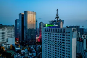 Image of Holiday Inn Express Chengdu Tianfu Square by IHG - Chunxi Road and Kuanzhai Alley