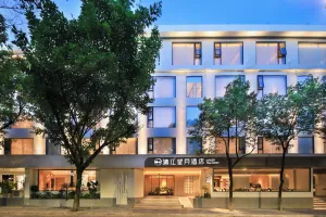 Image of Lijiang Moon Hotel - Guilin East and West Lane Two Rivers and Four Lakes Scenic Area
