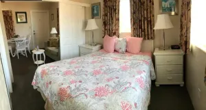 Image of Carlton House Motel and Suites
