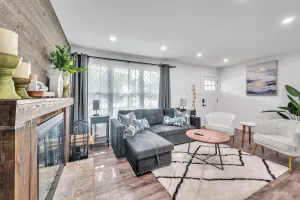 Image of Comforting Retreat Near Woodfield Mall home