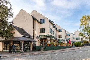 Image of Luxury 2 Bed Room Lake View Apt Bowness Parking