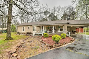 Image of Cozy Higden Retreat - Near Greers Ferry Lake!