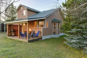 Image of Quiet Island Park Family Home Near Yellowstone!