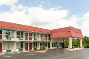 Image of Super 8 by Wyndham Kingsport /I-81